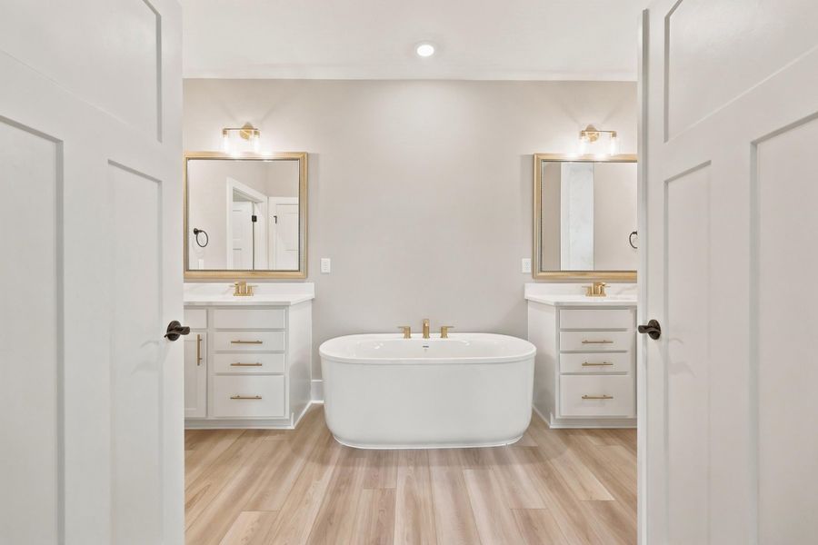Furnished interior view inside a new home in Edgefield, Loris (Image 12).