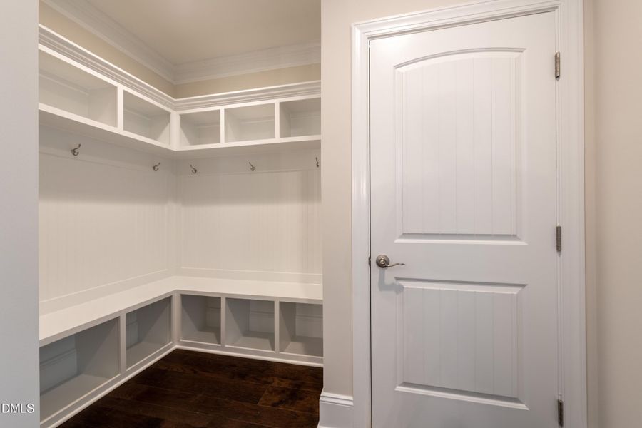 012_Mud Room 012_Mud Room