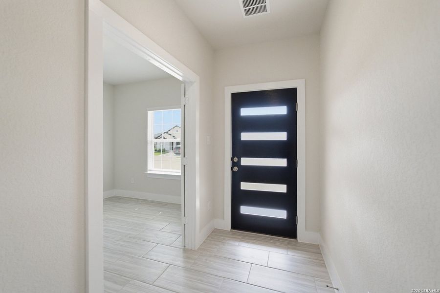 Spacious, unfurnished interior of a new home in Morgan Meadows, San Antonio (Image 15).