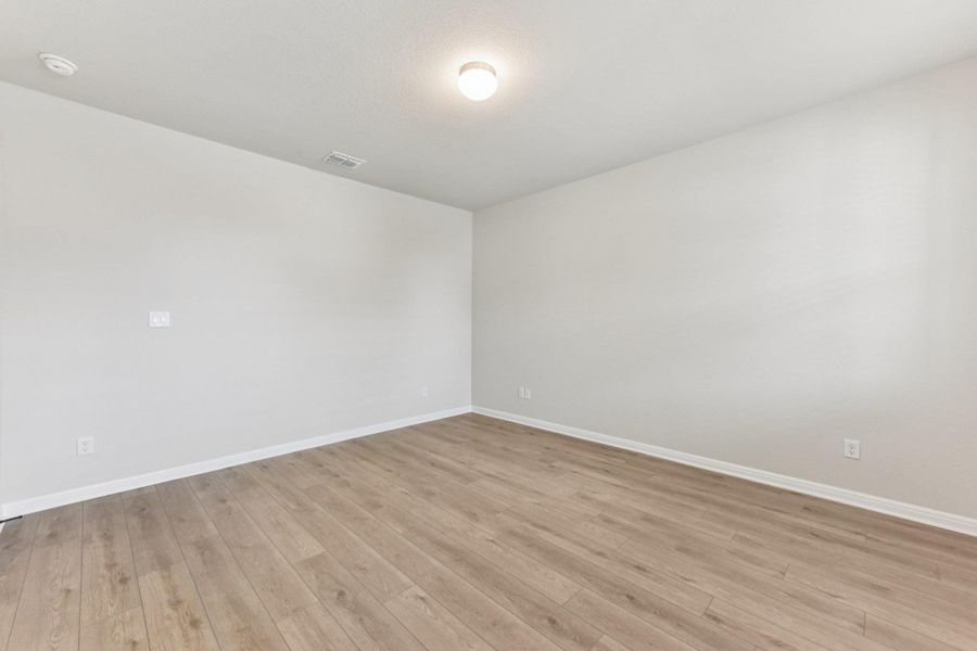 Spacious, unfurnished interior of a new home in Willow Springs, Buda (Image 24).