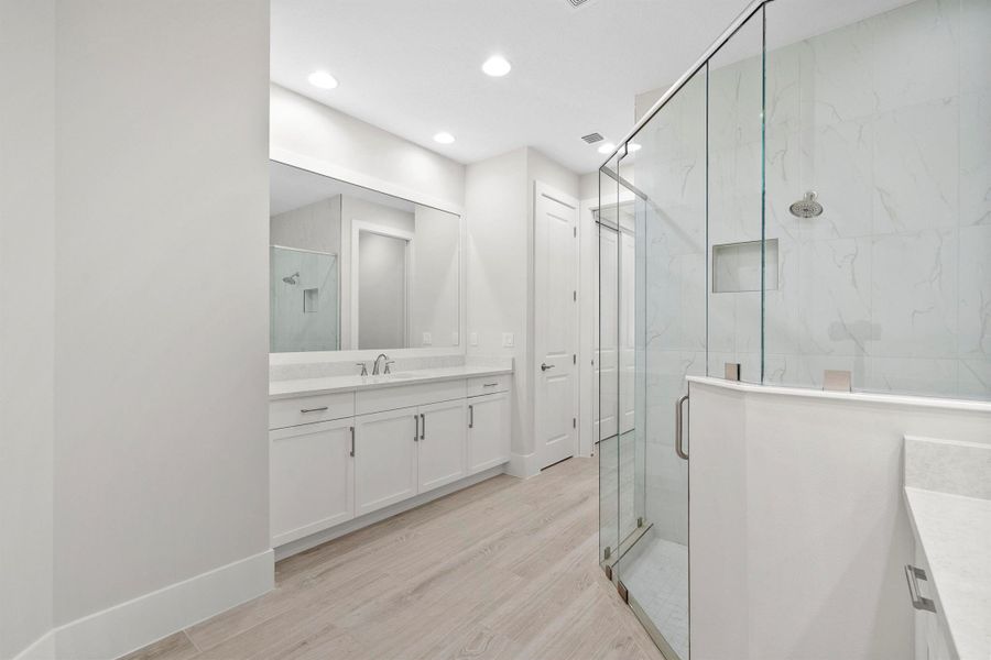 Spacious, unfurnished interior of a new home in Lucaya Pointe, Vero Beach (Image 10). Spacious, unfurnished interior of a new home in Lucaya Pointe, Vero Beach (Image 10).