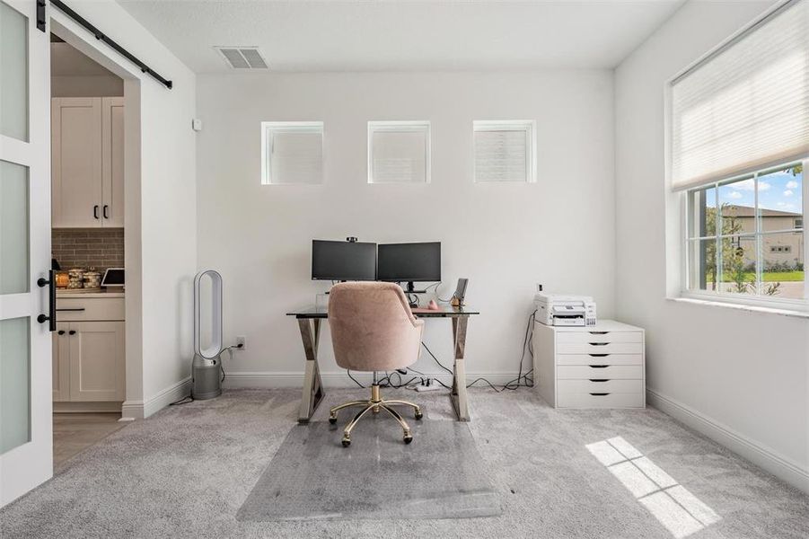 Furnished interior view inside a new home in , Wesley Chapel (Image 10).