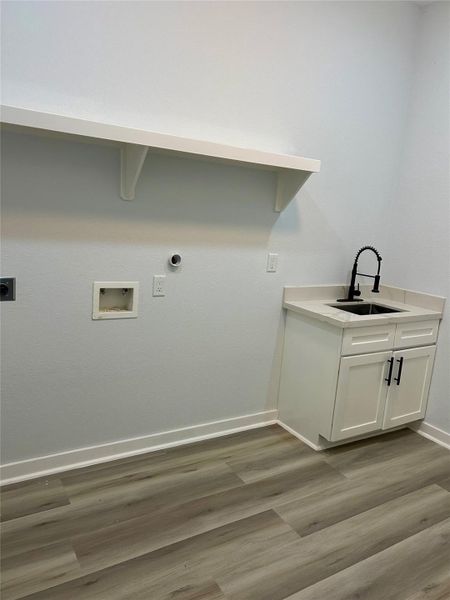 Spacious, unfurnished interior of a new home in , Conroe (Image 33).