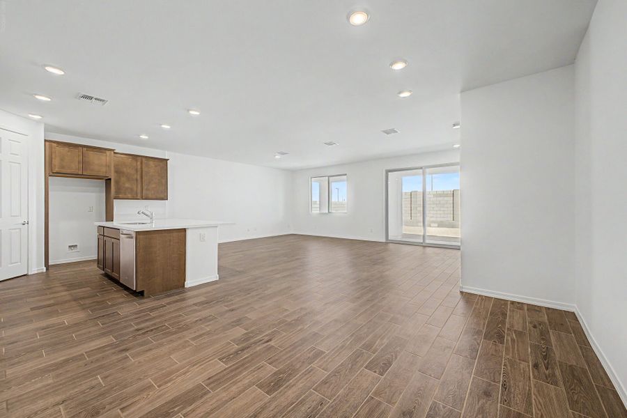 Spacious, unfurnished interior of a new home in Tyler Ranch, Buckeye (Image 9). Spacious, unfurnished interior of a new home in Tyler Ranch, Buckeye (Image 9).