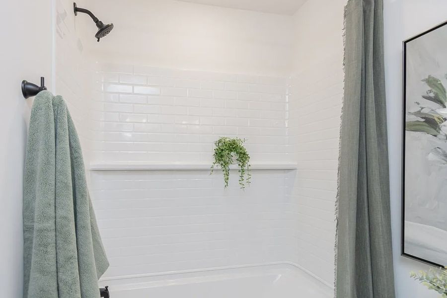 Representative interior finishes for a home built from the 1557 Townhome by Adams Homes in Parkstone Place Townhomes, Roebuck (Image 19).