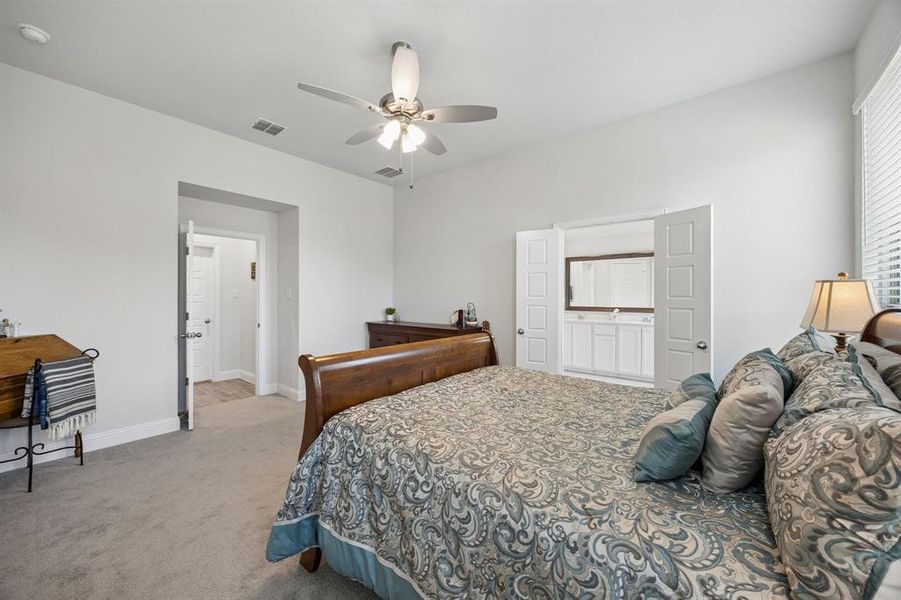 Furnished interior view inside a new home in Timberbrook, Justin (Image 12).
