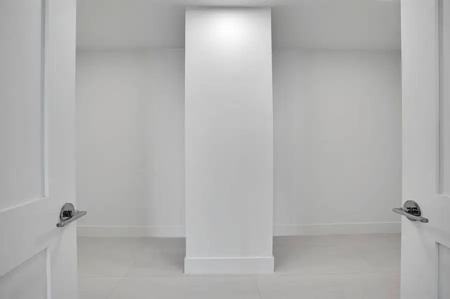 Owner's suite walk in closet