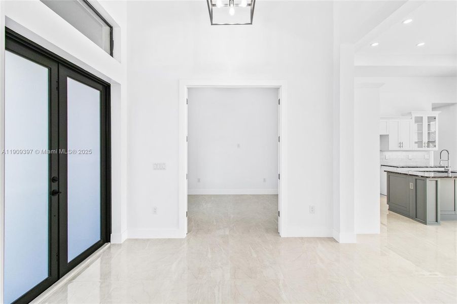 Spacious, unfurnished interior of a new home in , Lehigh Acres (Image 24).