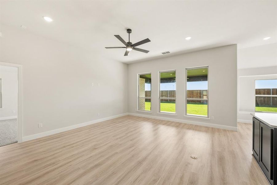 Spacious, unfurnished interior of a new home in Stone River Glen 60s, Royse City (Image 17). Spacious, unfurnished interior of a new home in Stone River Glen 60s, Royse City (Image 17).
