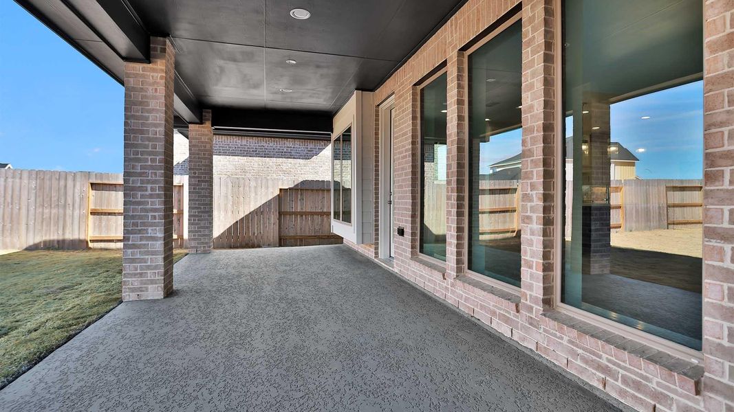 Exterior details and patio area of a home in Grange, Katy (Image 3).