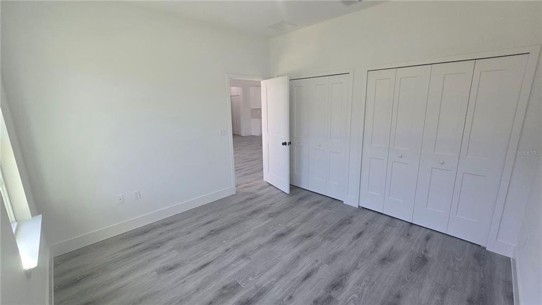 Spacious, unfurnished interior of a new home in , Citrus Springs (Image 16).