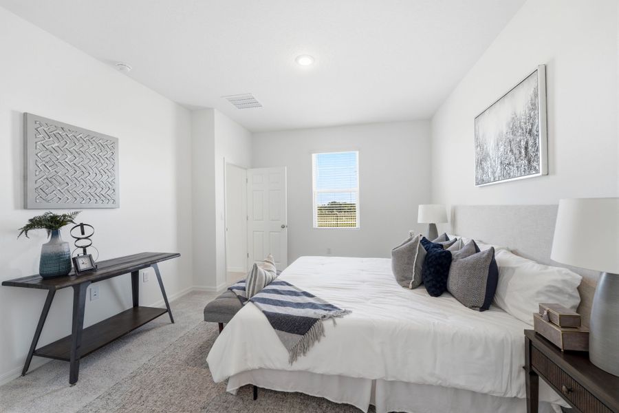 Representative furnished interior of a home built from the Haven by Risewell Homes in Cypress Bluff, Groveland (Image 13).