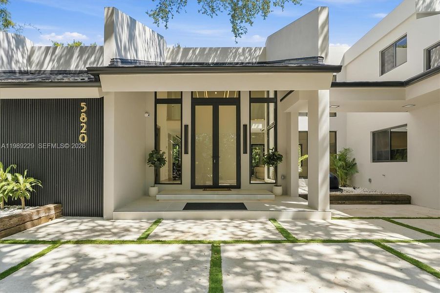 Exterior details and patio area of a home in , Hollywood (Image 29).
