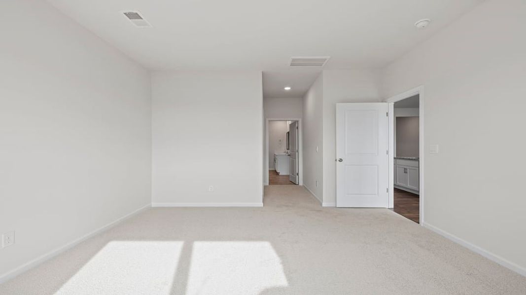 Spacious, unfurnished interior of a new home in Woodglen, Piedmont (Image 25).
