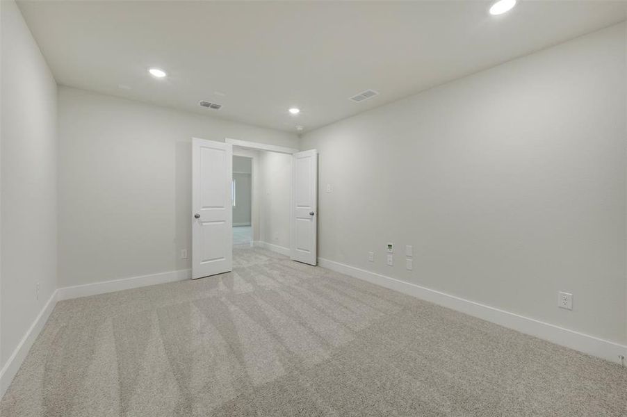 Spacious, unfurnished interior of a new home in Chaparral Park, Oak Point (Image 38).
