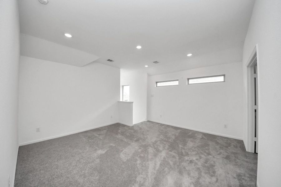 Spacious, unfurnished interior of a new home in The Trails, New Caney (Image 24).