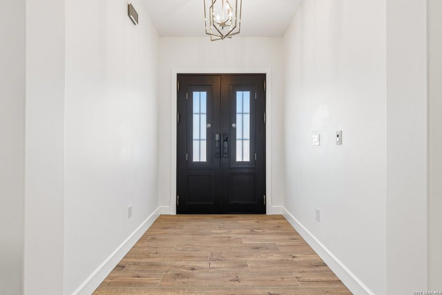 Spacious, unfurnished interior of a new home in , Terrell Hills (Image 34).