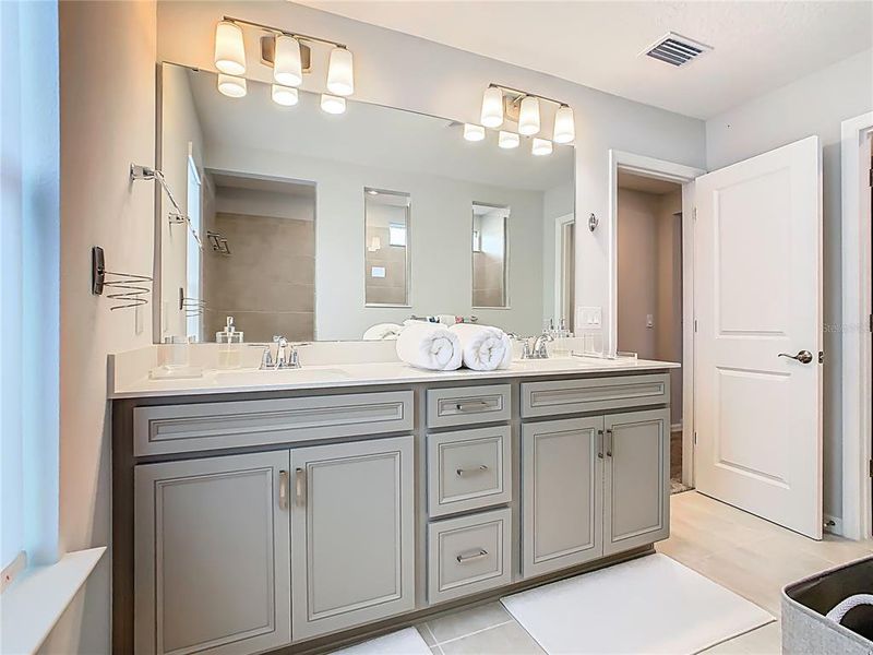 Furnished interior view inside a new home in , Orlando (Image 31).