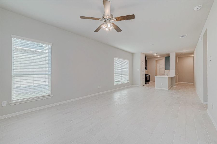 Spacious, unfurnished interior of a new home in Woodland Lakes, Huffman (Image 29).