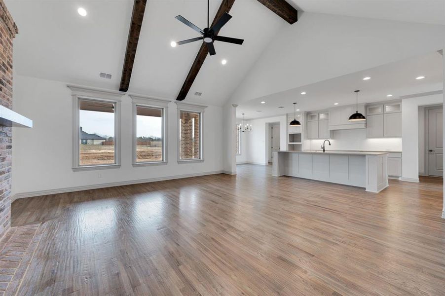Spacious, unfurnished interior of a new home in , Waxahachie (Image 16).