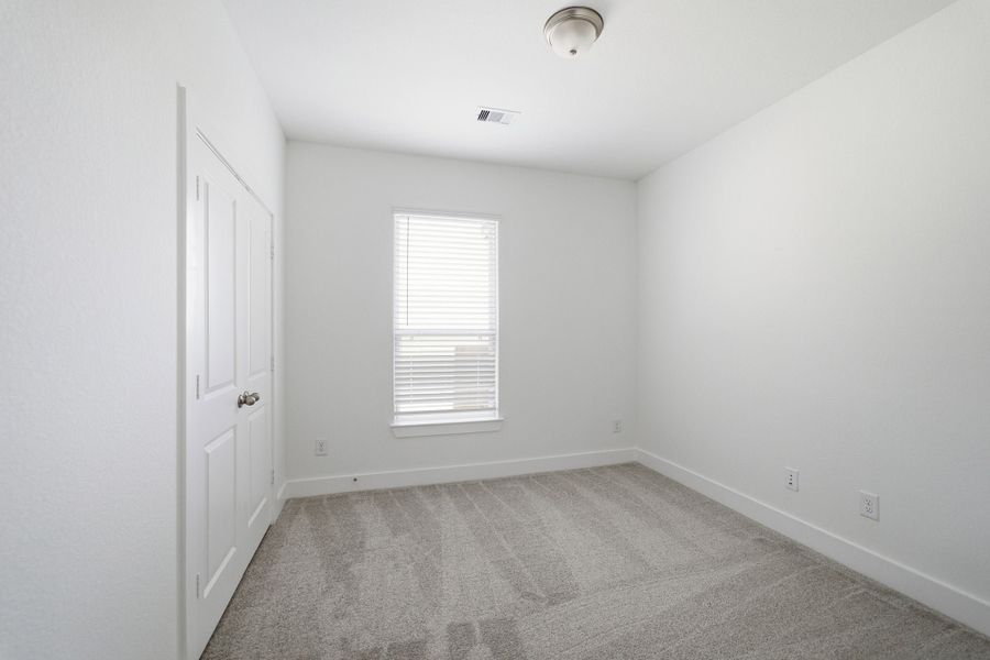 Spacious, unfurnished interior of a new home in Sundance Cove, Crosby (Image 25).