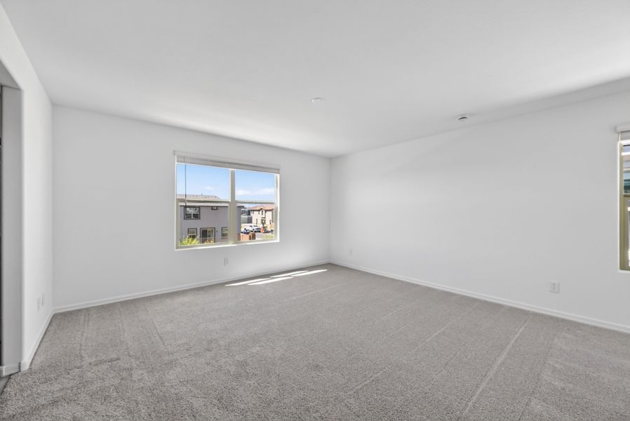 Spacious, unfurnished interior of a new home in Artisan at Asante, Surprise (Image 20).