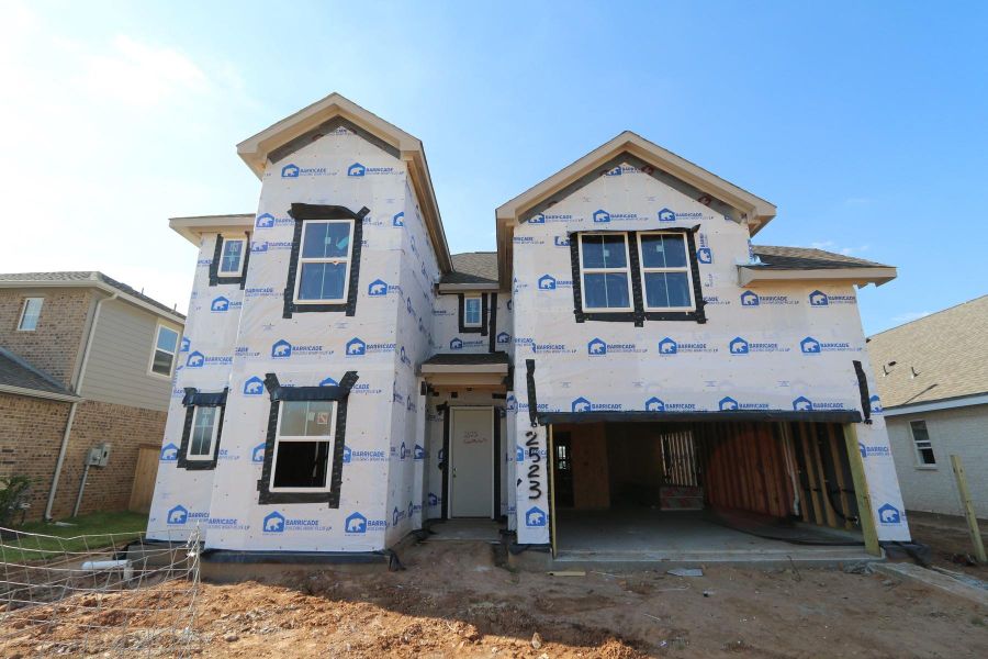 Two story home with 5 bedrooms, 4.5 baths, and 3 car tandem garage. Two story home with 5 bedrooms, 4.5 baths, and 3 car tandem garage.