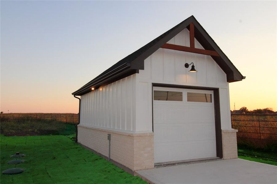 Exterior details and patio area of a home in , Waxahachie (Image 3).