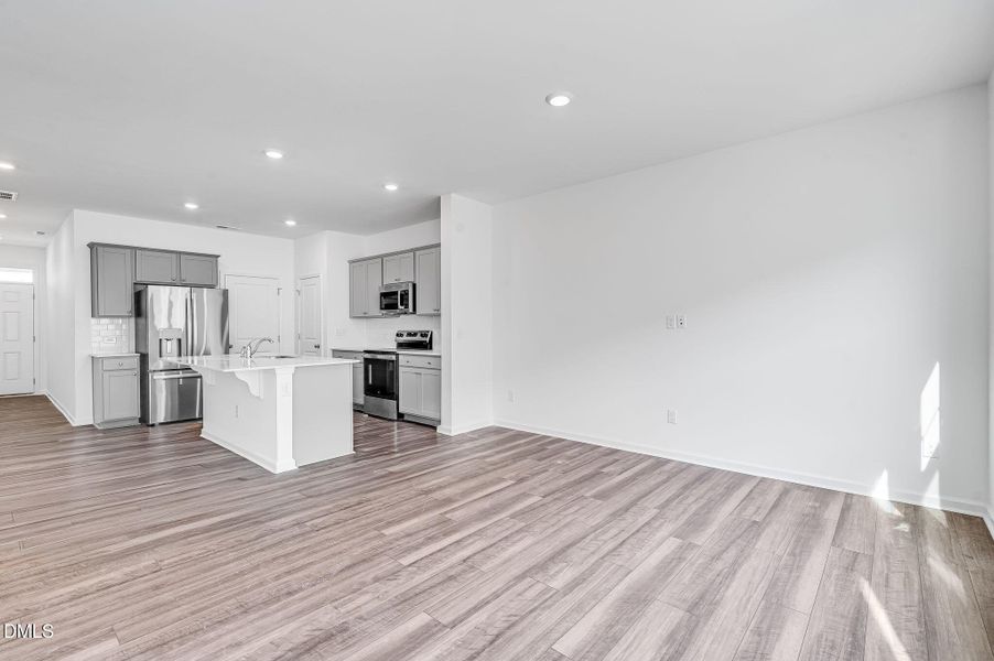 SUN_CaitlinCrossing_Pic_Cameron-13