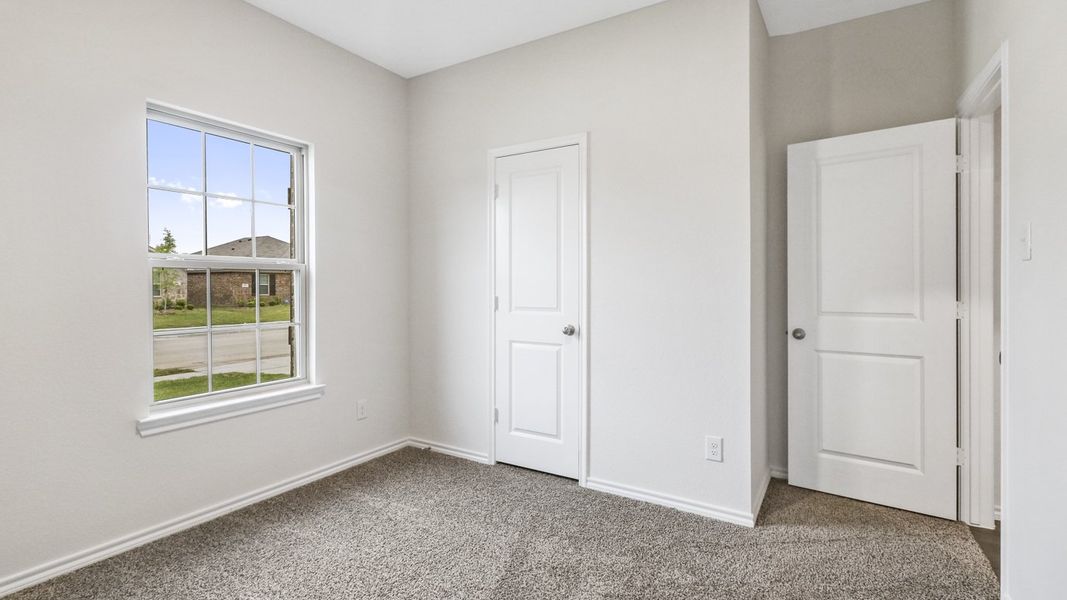 Spacious, unfurnished interior of a new home in Saddlebrook, Waxahachie (Image 15).