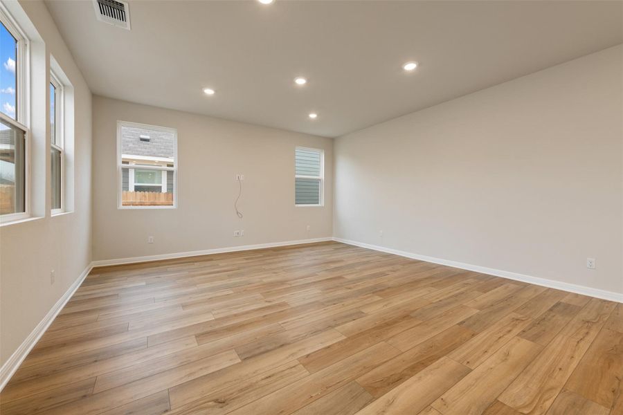 Spacious, unfurnished interior of a new home in Rolling Glen, Hutto (Image 16). Spacious, unfurnished interior of a new home in Rolling Glen, Hutto (Image 16).