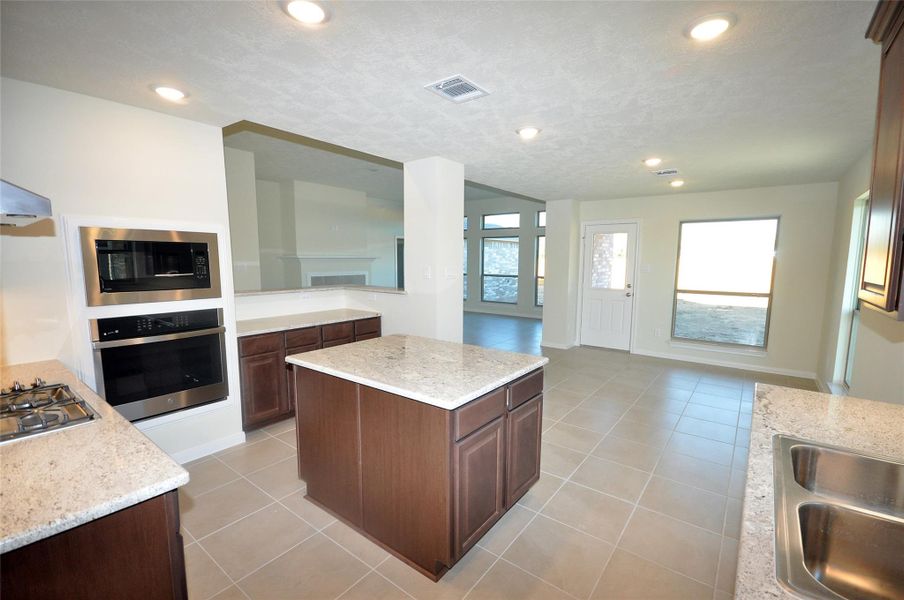 Furnished interior view inside a new home in Pedregal, League City (Image 5). Furnished interior view inside a new home in Pedregal, League City (Image 5).