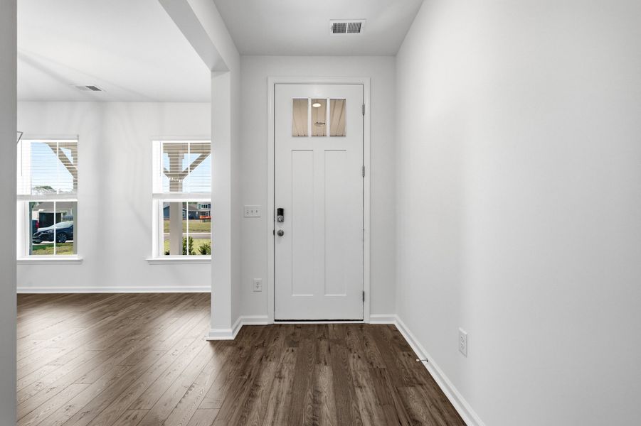 Spacious, unfurnished interior of a new home in Northbrook, Murrells Inlet (Image 20).