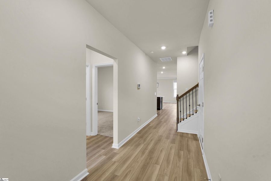 Spacious, unfurnished interior of a new home in Sedona, Greenville (Image 21).