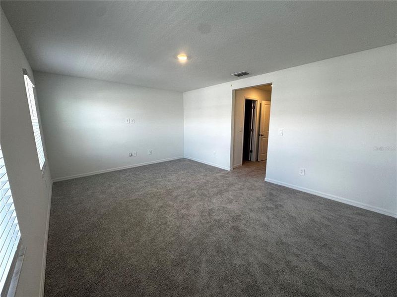 Spacious, unfurnished interior of a new home in , San Antonio (Image 24).