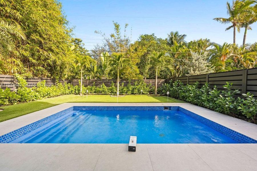 Exterior details and patio area of a home in , Fort Lauderdale (Image 38). Exterior details and patio area of a home in , Fort Lauderdale (Image 38).