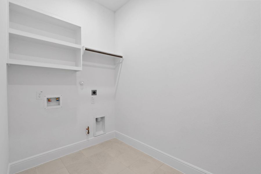 Spacious, unfurnished interior of a new home in Coastal Point, League City (Image 26).