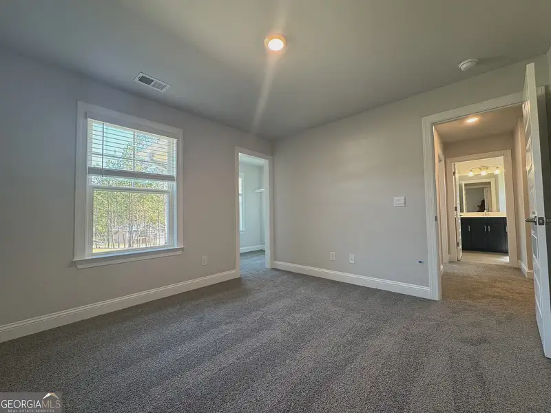 Spacious, unfurnished interior of a new home in Tuscany Hills, Douglasville (Image 24).