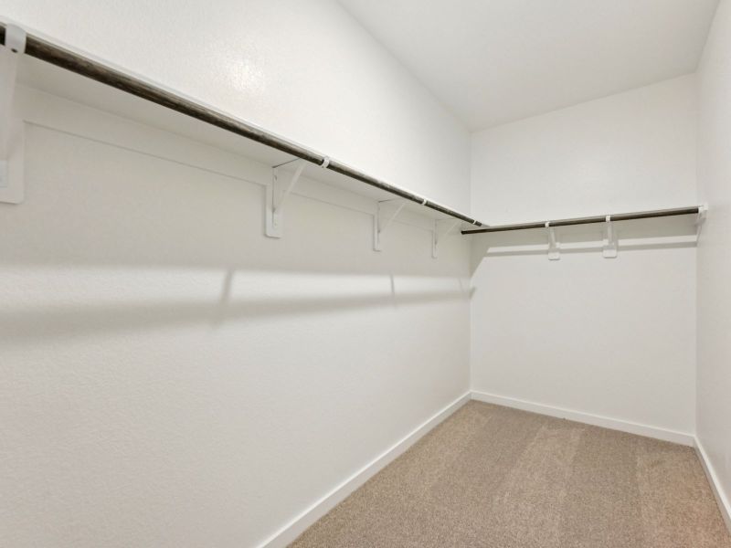 Spacious, unfurnished interior of a new home in Stewart's Ranch, Conroe (Image 15).