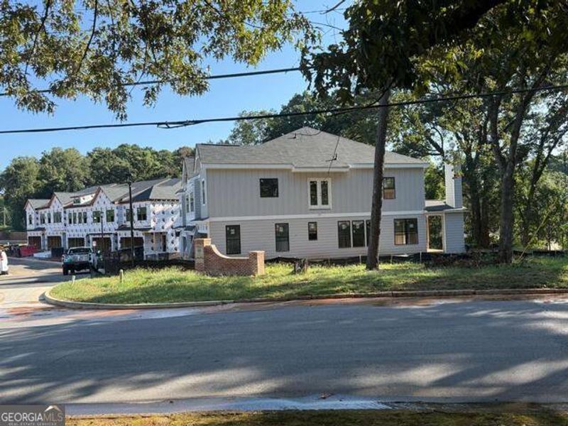 Image 8 of a home in .
