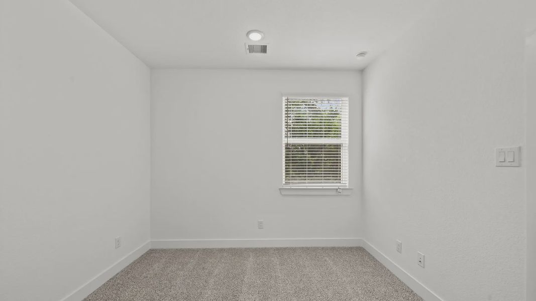 Spacious, unfurnished interior of a new home in Santa Rita Ranch, Liberty Hill (Image 22).