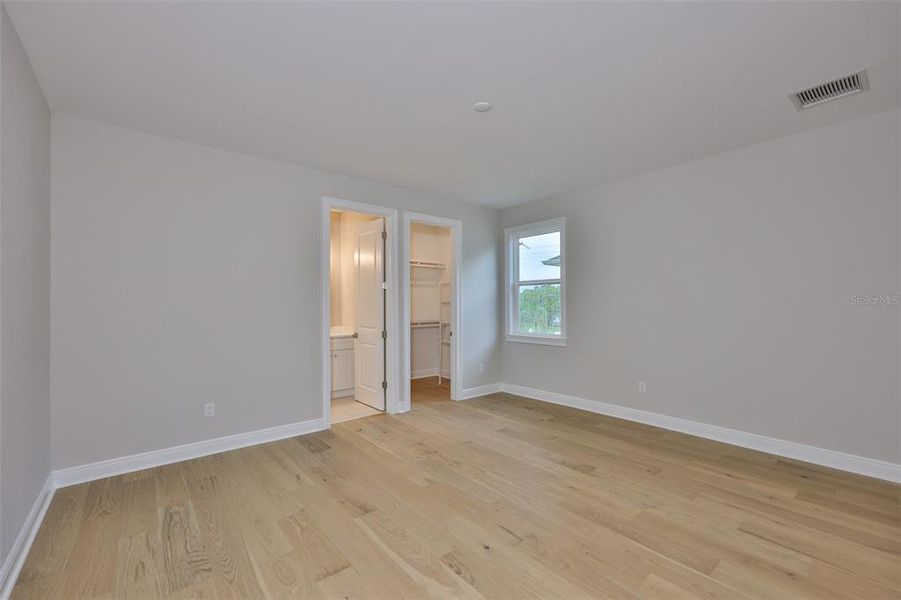 Spacious, unfurnished interior of a new home in , Tampa (Image 37).