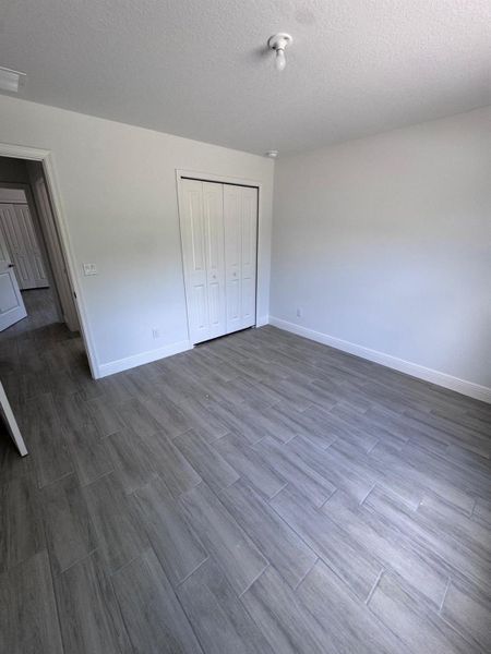 Spacious, unfurnished interior of a new home in , Palm Bay (Image 12).
