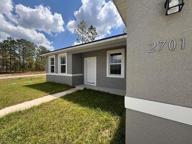 Exterior details and patio area of a home in , Citrus Springs (Image 4).