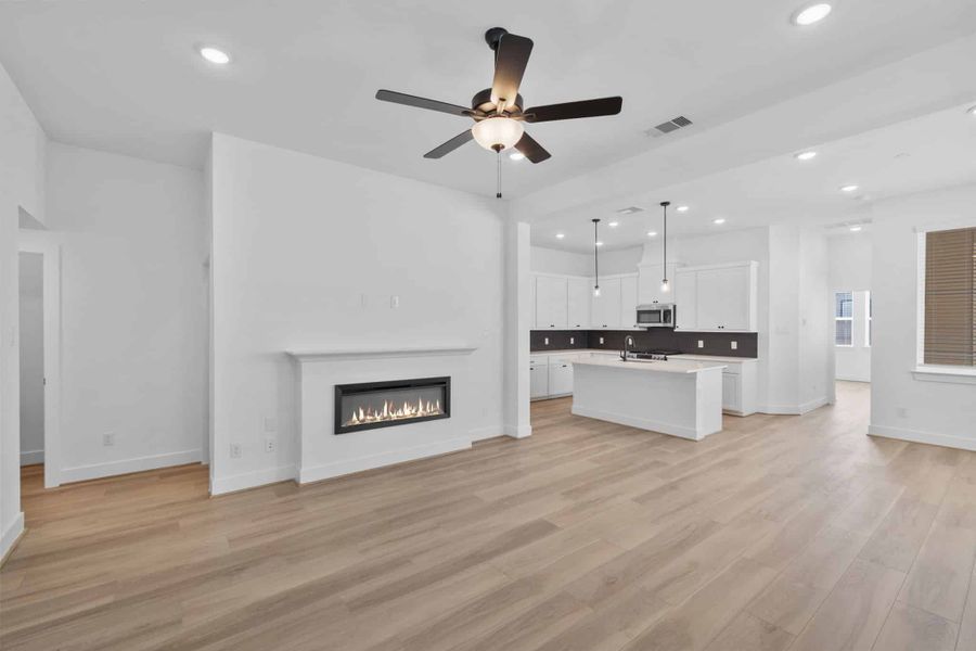 Spacious, unfurnished interior of a new home in Meridiana, Manvel (Image 10).