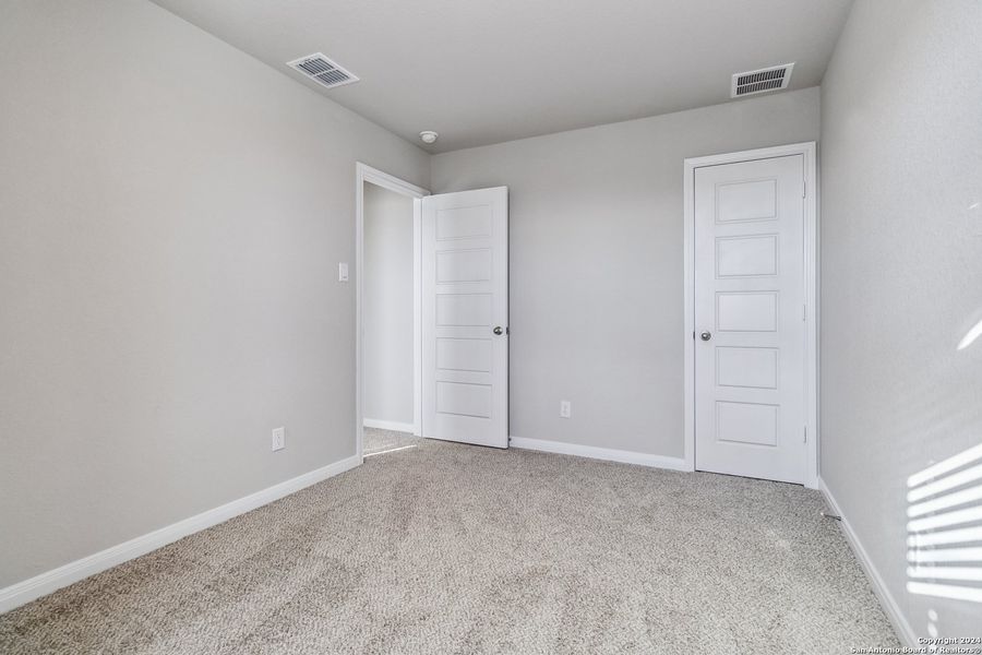 Spacious, unfurnished interior of a new home in Abbott Run, San Antonio (Image 18).
