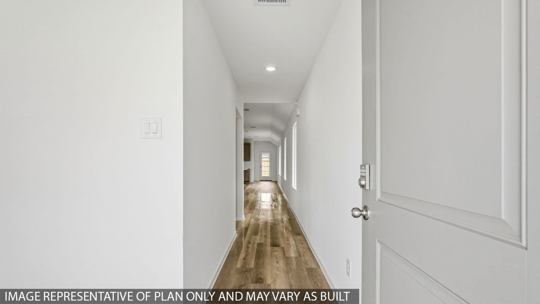 Spacious, unfurnished interior of a new home in Cypress Green, Tomball (Image 15).