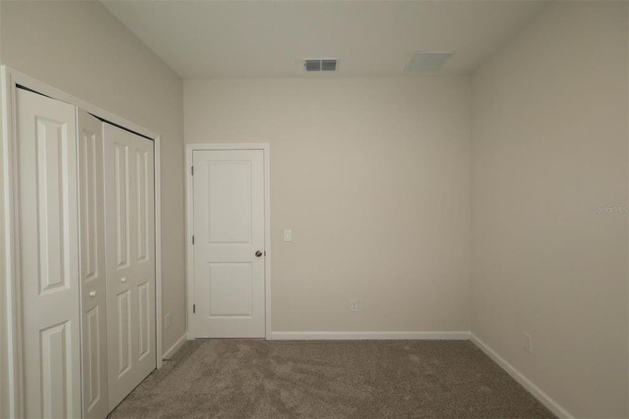 Spacious, unfurnished interior of a new home in Bay Lake Farms, St. Cloud (Image 17).