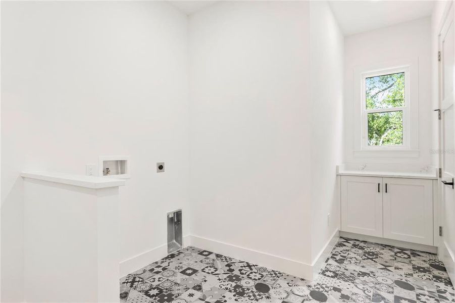 Spacious, unfurnished interior of a new home in , Tampa (Image 26).