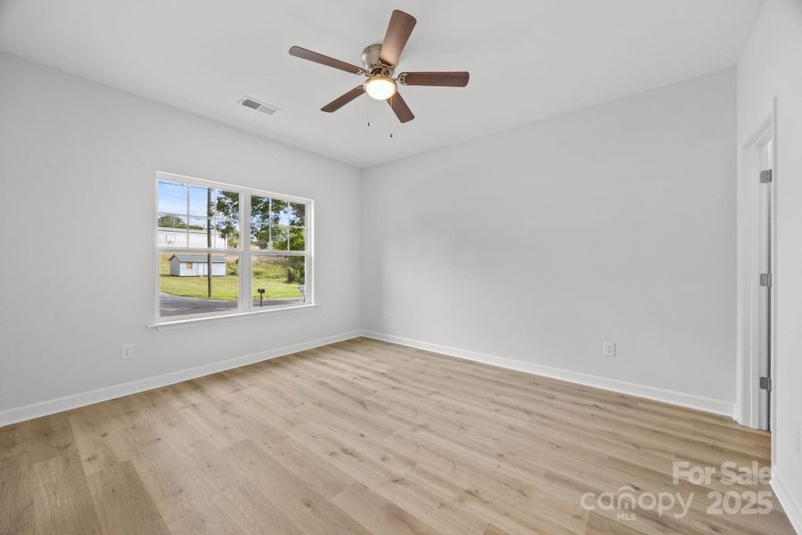 Spacious, unfurnished interior of a new home in , Gastonia (Image 9).